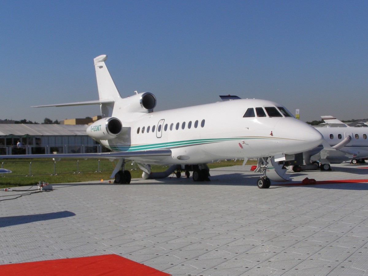 Ein Dassault Falcon 900 an der Farnborough Air Show. England.