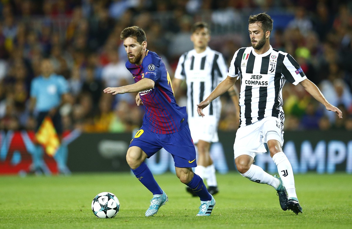 Barcelona's Lionel Messi fights for the ball against Juventus' Miralem Pjanic during a group D Champions League soccer match between FC Barcelona and Juventus at the Camp Nou stadium in Barc ...