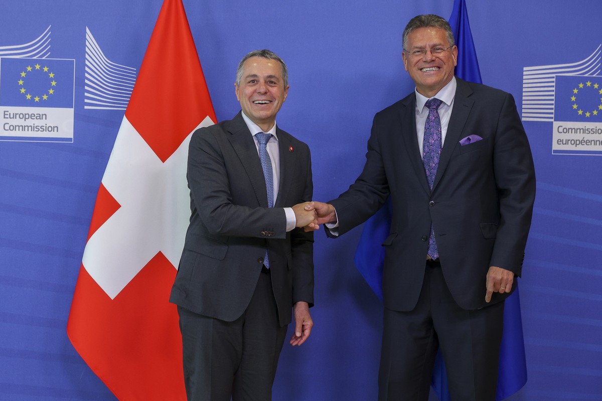 epa10752872 Swiss Federal Councillor for Foreign Affairs Ignazio Cassis (L) meets with Vice President of the European Commission Maros Sefcovic (R) at the EU Commission in Brussels, Belgium, 18 July 2 ...