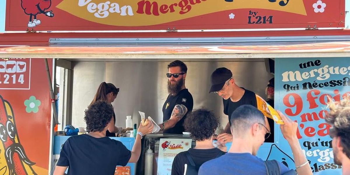 Fête de l'humanité festival vegan merguez saucisse nourriture