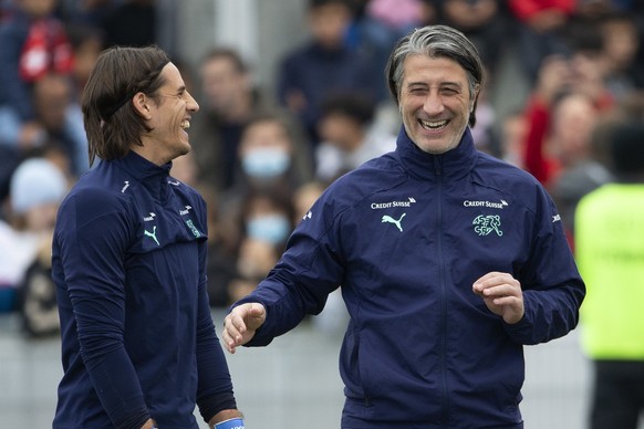 Switzerland&#039;s goalkeeper Yann Sommer, left, and Switzerland&#039;s head coach Murat Yakin, right, smile, during a training session of the national soccer team of Switzerland before the 2022 FIFA  ...