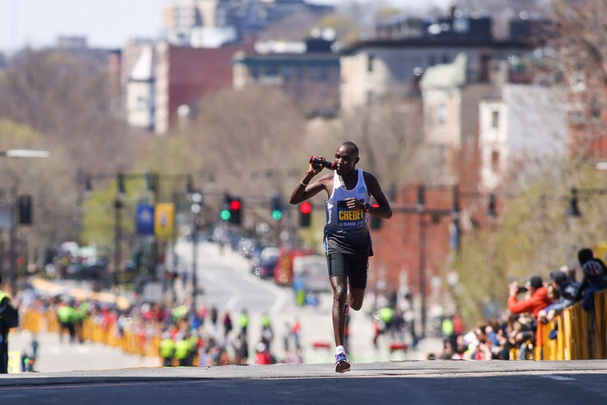 Running: Boston Marathon, Apr 18, 2022 Boston, MA, USA Evans Chebet 4 leads the group during the 2022 Boston Marathon. Mandatory Credit: Paul Rutherford-USA TODAY Sports, 18.04.2022 11:38:01, 18110115 ...