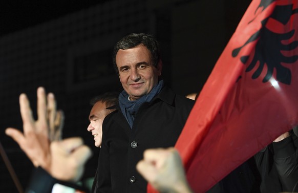 epa07902551 Albin Kurti, founder of the opposition party &#039;Self determination&#039; (Vetevendosje) addresses his supporters after the early parliamentary elections in Pristina, Kosovo, 06 October  ...