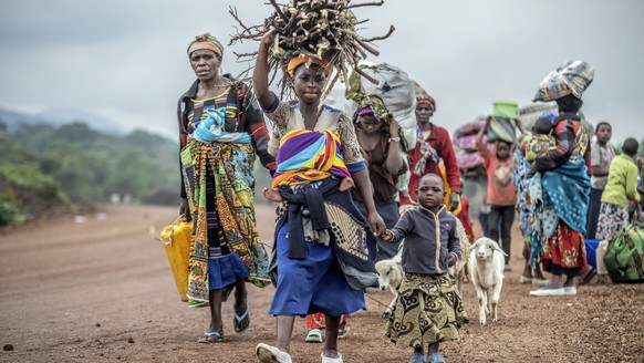 FILE - Residents flee fighting between M23 rebels and Congolese forces near Kibumba, some 20 kms ( 12 miles) North of Goma, Democratic republic of Congo, on Oct. 29, 2022. The United Nations is warnin ...