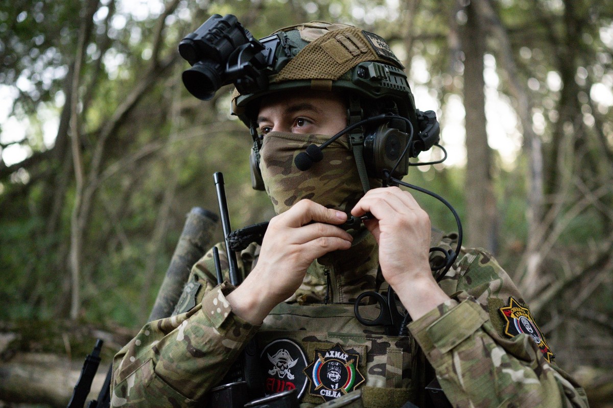 Russia Ukraine Kursk Attack Akhmat Special Forces 8760228 07.09.2024 A Russian serviceman of the Aida sniper group of Akhmat special forces is seen on a mission, in Kursk region, Russia. Sergey Bobyle ...