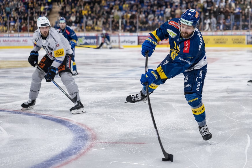 Rasmus Asplund (HCD) in Aktion im siebten Eishockey Playoff Finalspiel der National League zwischen HC Davos (HCD) und HC Fribourg-Gotteron (HCFG), am Donnerstag, 30. April 2026, in der zondacrypto-Ar ...