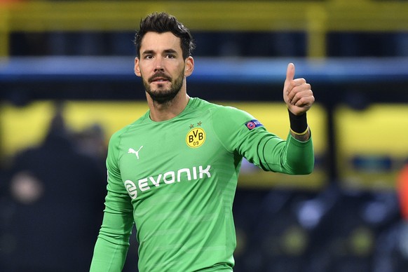 Dortmund goalkeeper Roman Buerki gestures to supporters after the Champions League group A soccer match between Borussia Dortmund and Club Brugge in Dortmund, Germany, Wednesday, Nov. 28, 2018. (AP Ph ...