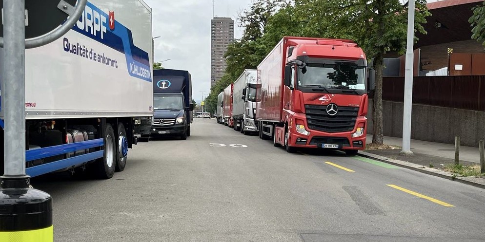 Bei Fussballspielen, Konzerten oder sonstigen Veranstaltungen im Letzigrund kommt es immer wieder zu Verkehrseinschränkungen. Davon betroffen ist jeweils auch die Velovorzugsroute, die am Stadion vorb ...