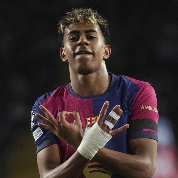 Barcelona&#039;s Lamine Yamal celebrates after scoring his side&#039;s second goal during the Champions League round of 16 second leg soccer match between FC Barcelona and SL Benfica at the Lluis Comp ...