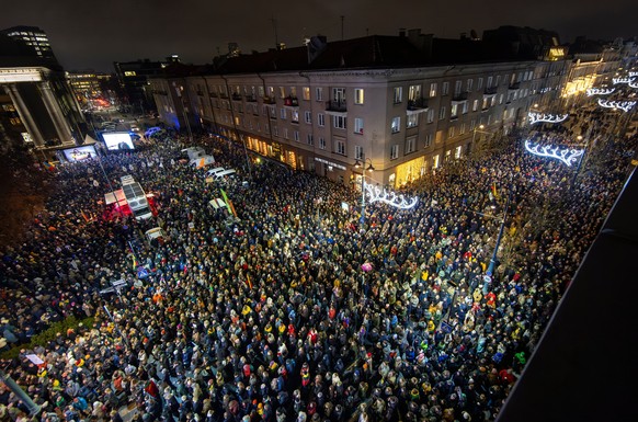 People take part in a protest against politicians' desire to restrict media freedom, at Independence Square at the Parliament Palace in Vilnius, Lithuania, Wednesday, Dec. 17, 2025. (AP Photo/Min ...