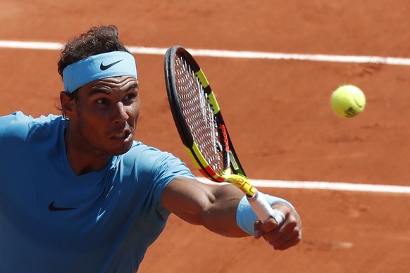 epa06790671 Rafael Nadal of Spain plays Diego Schwartzman of Argentina during their menâs quarter final match during the French Open tennis tournament at Roland Garros in Paris, France, 07 June 2018 ...