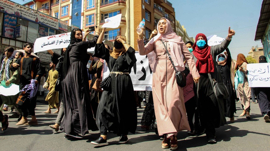 epa09452991 Afghans hold placards shouting anti-Pakistan slogans during a protest in Kabul, Afghanistan, 07 September 2021.The demonstrations began after Ahmad Massoud, leading the National Resistance ...