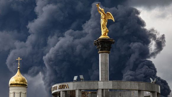 epa13046861 Smoke billows behind an Orthodox church following a reported Ukrainian drone attack, in Moscow, Russia, 18 June 2026. Russian authorities reported intercepting nearly 200 Ukrainian drones  ...