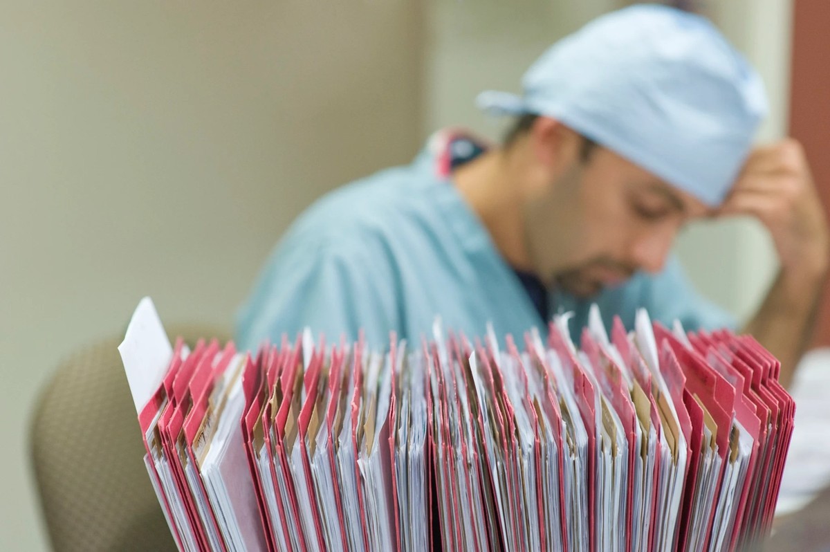 Lorsque les formalités administratives prennent plus de temps que la prise en charge des patients, cela épuise de nombreux médecins. (Image symbolique)