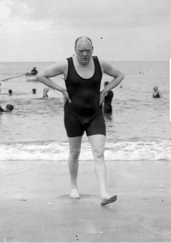 Das eisige Monsterschiff, das den deutschen U-Booten den Garaus hätte machen sollen
Jetzt hab ich gemeint das sei Ueli Giezendanner 😂