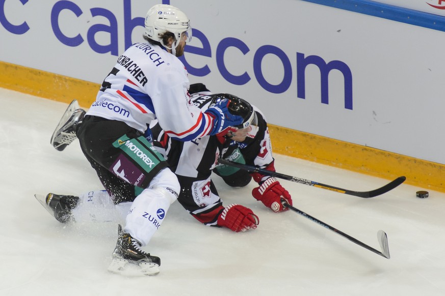 Der Zürcher Blindenbacher oben auf, Ryser vom Lausanne HC hat das Nachsehen.