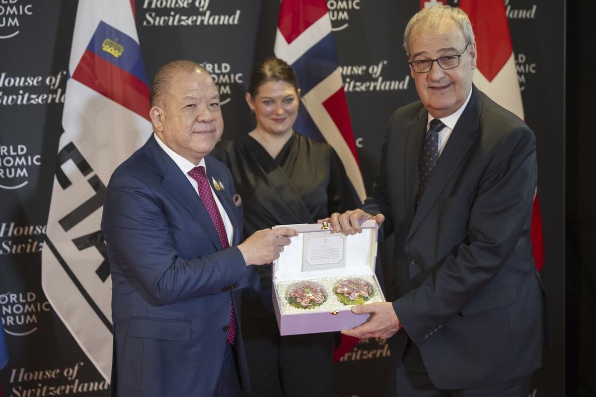 Thailand's Minister of Commerce Pichai, left, shake hands with Switzerland's Economy Minister Federal Councillor Guy Parmelin during the signing Ceremony of the Free Trade Agreement between  ...