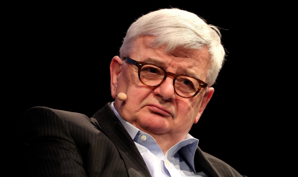 epa06599081 German former politician and writer Joschka Fischer attends a reading at the 'lit.Cologne' international literature festival, in Cologne, Germany, 12 March 2018. The lit.cologne  ...