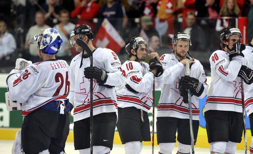 Dejected Swiss players stand on the ice field after the end of the Groupe E Qualifying Round game between Switzerland and Sweden at the IIHF 2009 World Championship at the PostfinanceArena in Berne, S ...