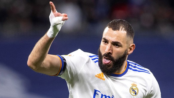 epa09639327 Real Madrid's Karim Benzema celebrates after scoring the 1-0 lead during the Spanish LaLiga derby soccer match between Real Madrid and Atletico Madrid in Madrid, central Spain, 12 Dec ...