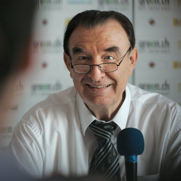 FC Zuerich Clubpraesident Sven Hotz spricht an der Medienkonferenz zum Saisonstart des FCZ in der Super League am Dienstag, 12. Juli 2005 im Stadion Letzigrund in Zuerich zu den Medien. (KEYSTONE/Ales ...