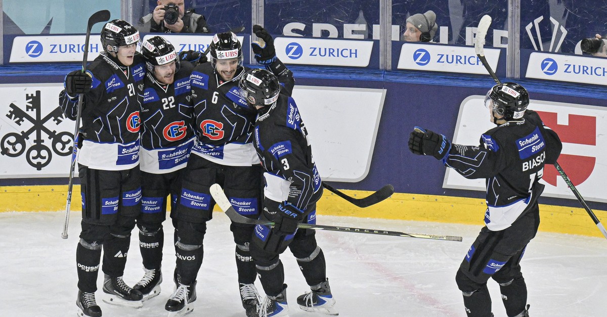 Fribourg-schl-gt-Helsinki-in-hitzigem-Spiel-knapp-und-steht-am-Spengler-Cup-im-Halbfinal