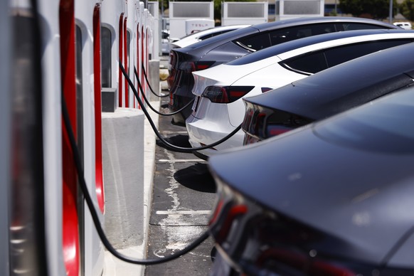 epa10706966 Tesla electric vehicles charge at a supercharger station in Hawthorne, California, USA, 22 June 2023. On 21 June, a group of US Senate Republicans introduced legislation that would block C ...