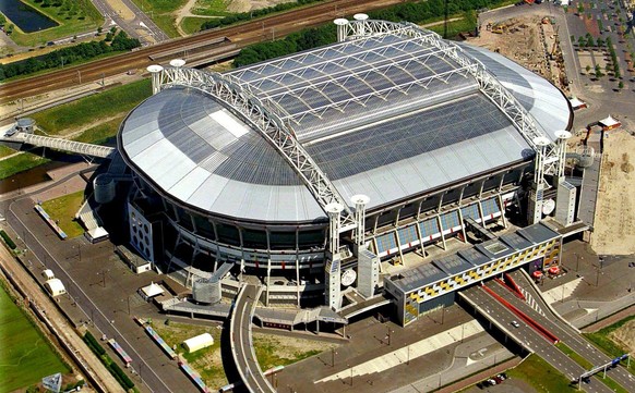 epa03685527 (FILE) A file picture dated June 1999 shows an aerial view of the Amsterdam Arena with closed roof in Amsterdam, Netherlands. Chelsea FC will face Benfica in the 2013 UEFA Europa League fi ...