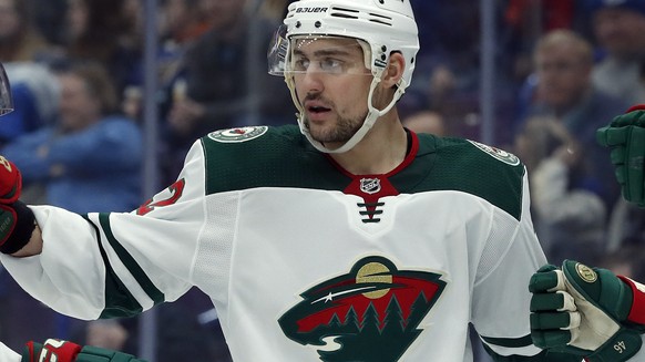 Minnesota Wild&#039;s Zach Parise, left, is congratulated by Nino Niederreiter, of Switzerland, after scoring during the third period of an NHL hockey game against the St. Louis Blues Tuesday, Feb. 6, ...