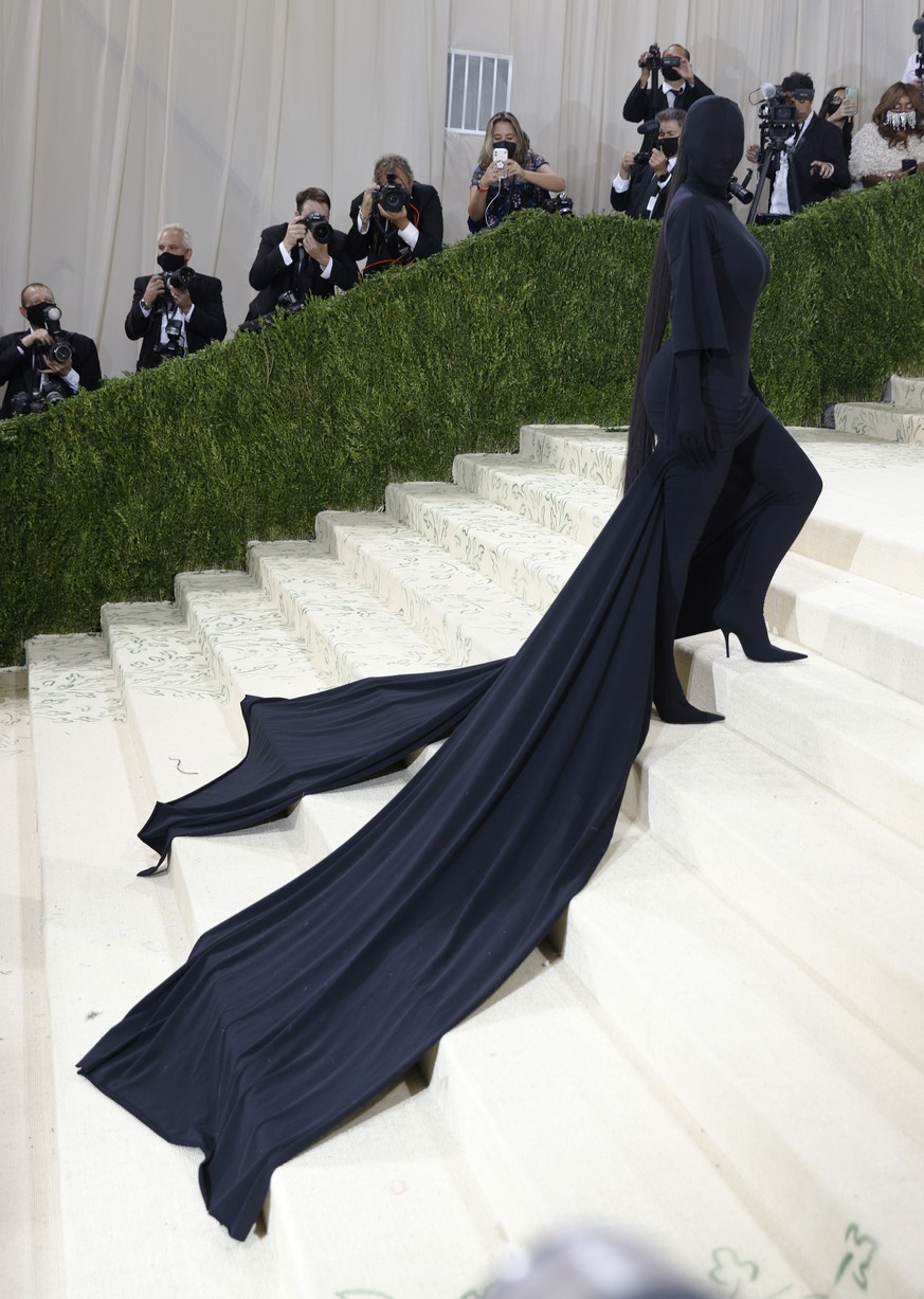 epa09466874 Kim Kardashian poses on the red carpet for the 2021 Met Gala, the annual benefit for the Metropolitan Museum of Art's Costume Institute, in New York, New York, USA, 13 September 2021. ...