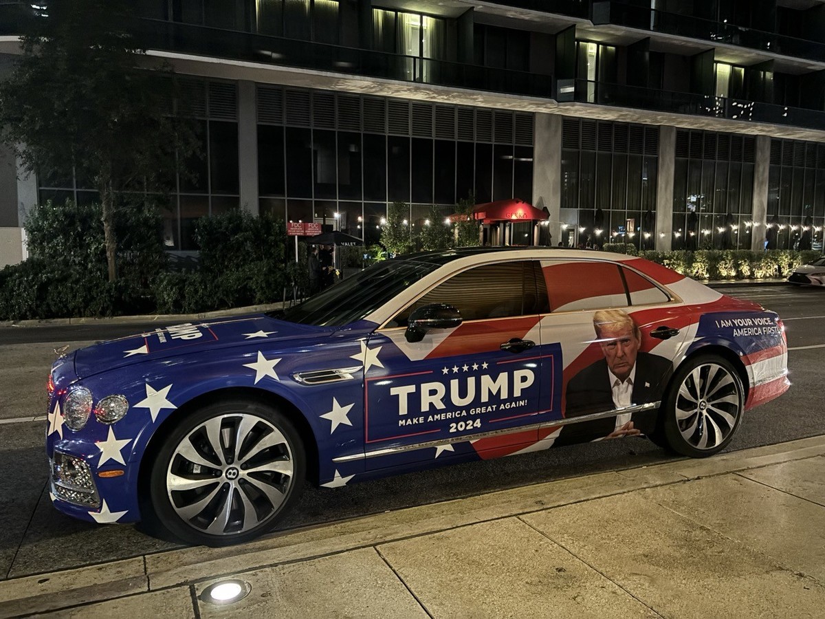 Une voiture photographiée en 2024, à quelques jours de l'élection présidentielle de novembre.