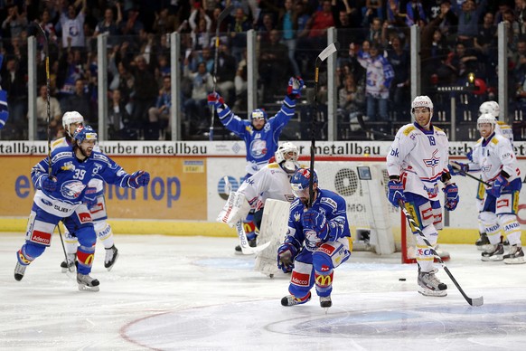 ZSC-Söldner Patrik Bärtschi (kniend) sorgte mit seinem Tor im ersten Spiel für die Führung in der Serie.