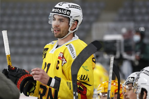 Berns Simon Moser im Eishockey Meisterschaftsspiel der National League zwischen dem EHC Biel und dem SC Bern, am Montag, 15. Maerz 2021, in der Tissot Arena in Biel. (KEYSTONE/Peter Klaunzer)