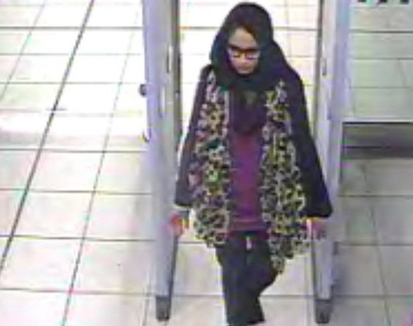 epa07369238 (FILE) - A handout photo made available by the London Metropolitan Police Service(MPS) on 20 February 2015 showing Shamima Begum one of three schoolgirls at Gatwick Airport, southern Engla ...