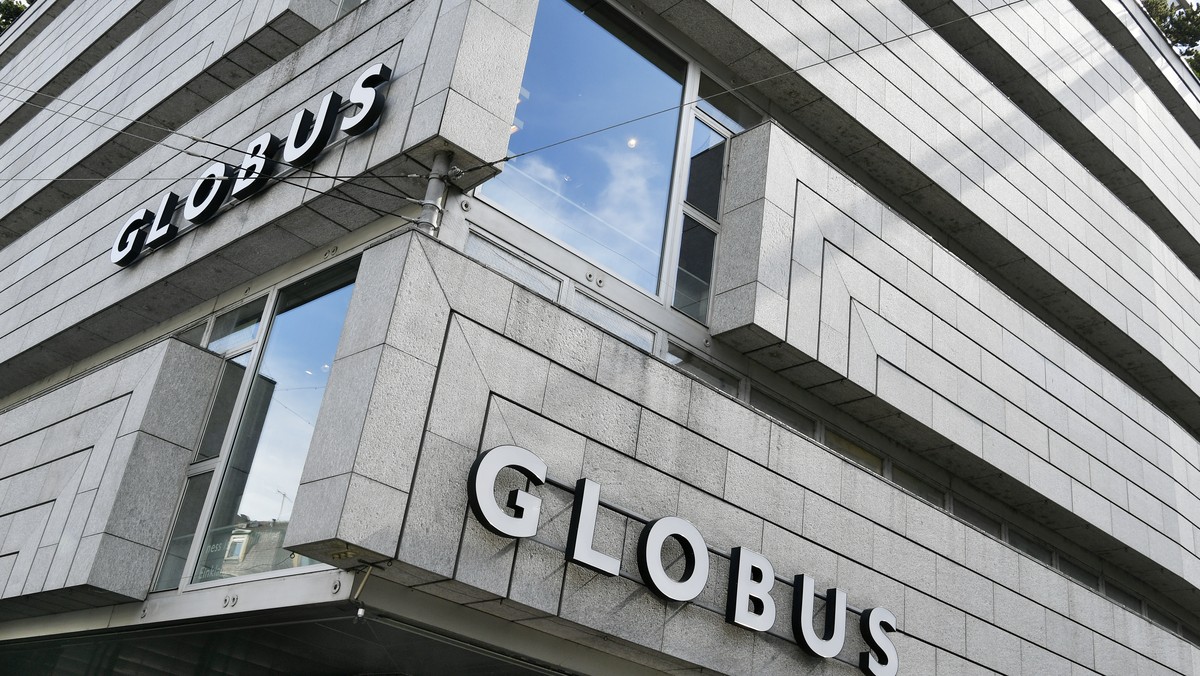 ARCHIVBILD ZUM VERKAUF DER WARENKETTE GLOBUS AN DIE THAI CENTRAL GROUP UND DIE SIGNA-GRUPPE, AM DIENSTAG, 4. FEBRUAR 2020 - Globus Filiale in Zuerich am Freitag, 12. Mai 2017. Die Migros legt ihre Mod ...