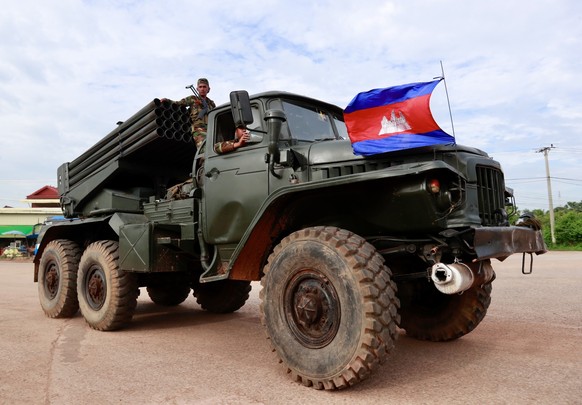 epa12259908 Cambodian soldiers ride on a self-propelled multiple rocket launcher in Oddar Meanchey province, Cambodia, 25 July 2025. Cambodian troops took position near the front line during fighting  ...