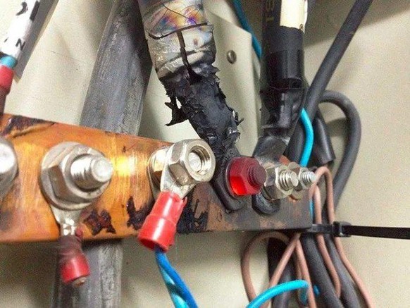 PICDUMP! Wer lässt alles stehen und liegen und klickt mich an? Genau.
Russische LED