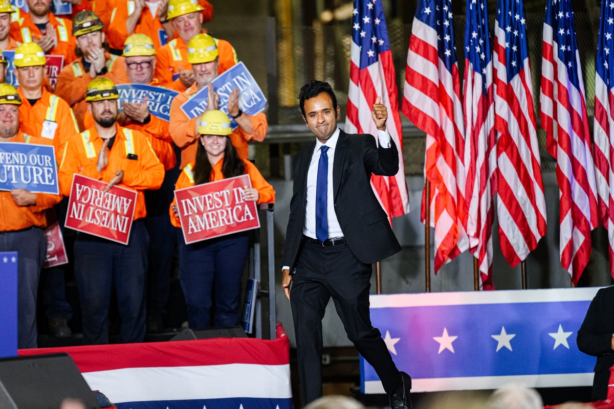 Ohio Republican gubernatorial candidate Vivek Ramaswamy walks on stage ahead of Vice President JD Vance's speech at the Cleveland Cliffs Middletown Works, Friday, Aug. 21, 2026, in Middletown, Oh ...
