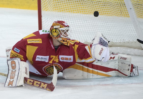 Tigers Goalie Ivars Punnenovs geschlagen zum 0-1, waehrend dem Meisterschaftsspiel der National League zwischen den SCL Tigers und dem SC Bern, am Samstag 14. Oktober 2017, in der Ilfishalle in Langnau. (KEYSTONE/Marcel Bieri)