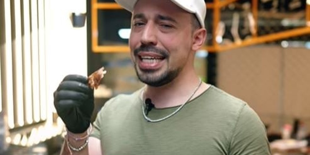 Hinter Glastüren wird umgebaut und ein gelbes Banner verrät, naja, auf den ersten Blick nicht viel. Zuvor machte das Restaurant Spiga einem anderen italienischen Lokal Platz. Kommt jetzt der Influence ...