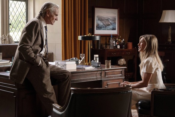 Jeremy Irons and Jennifer Aniston USA.Jeremy Irons and Jennifer Aniston in CAppleTV series: The Morning Show - season 4 2025. LMK106-J11200-290725 Supplied by LMKMEDIA. Editorial Only. Landmark Media  ...