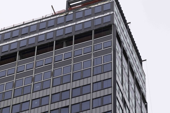 epa13095640 A 38-story building under construction is seen in Midtown Manhattan after workers discovered structural support beams beginning to buckle in New York, New York, USA, 07 July 2026. Multiple ...