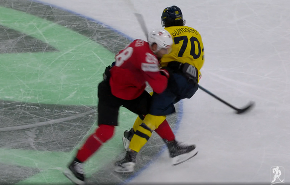 Timo Meiers Check gegen Sundqvist im Viertelfinal der Eishockey-WM 2026.