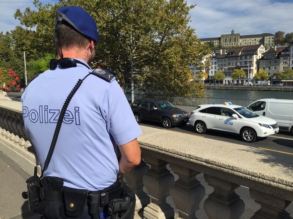 Reto Steiger, hier vor der Wache am Bahnhofquai in Zürich. Sein Einsatzgebiet ist der Kreis 4.&nbsp;