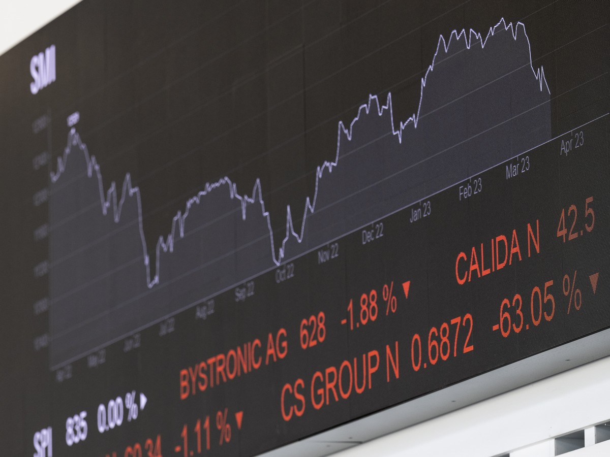 epa10533390 A stock ticker shows the developments on the Credit Suisse stock exchange in Zurich, Switzerland, 20 March 2023. Financial markets are reacting after troubled bank Credit Suisse was rescue ...