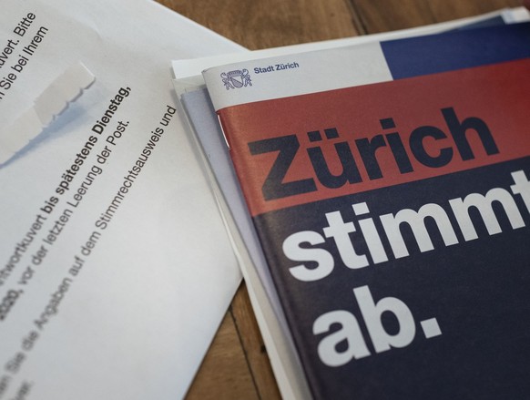 [Symbolbild] Stimmunterlagen der Abstimmung vom 27. September 2020 in der Stadt Zuerich, aufgenommen am 18. September 2020 in Zuerich. (KEYSTONE/Christian Beutler)