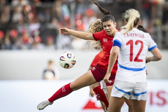 Switzerland&#039;s Noemi Ivelj , left, fights for the ball with Czech Republic&#039;s Klara Cahynova, right, during a women&#039;s international friendly soccer match between Switzerland and Czech Rep ...