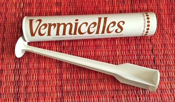 vermicelles presse sieb kastanien maroni marroni dessert essen food https://gretagarbure.com/tag/presse-a-vermicelles/