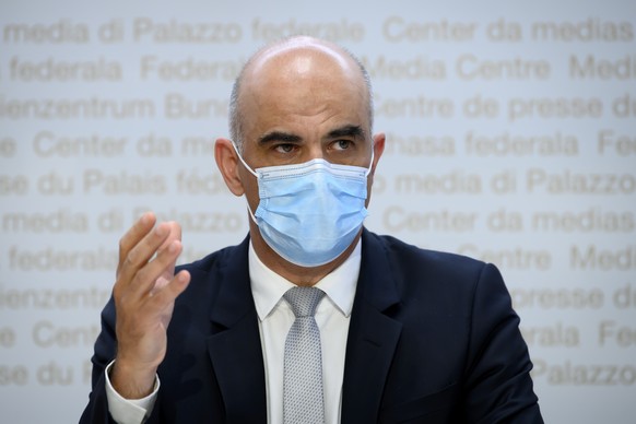 Bundesrat Alain Berset spricht waehrend einer Medienkonferenz ueber die neusten Entscheide des Bundesrates zur Coronavirus-Pandemie, am Mittwoch, 23. Juni 2021, in Bern. (KEYSTONE/Anthony Anex)