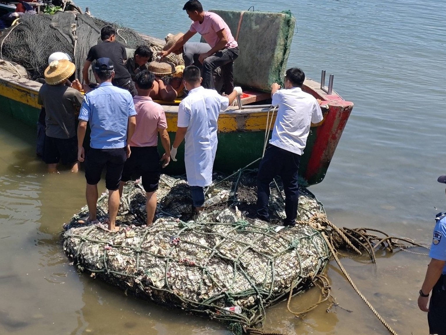 Nach Klippensturz: Chinese treibt eine Woche im Meer – und ü
